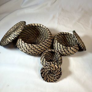 3 Nesting Stacking Sweet Grass Baskets Set of 3 With Lids Approx 8", 5.5, 4" Dia